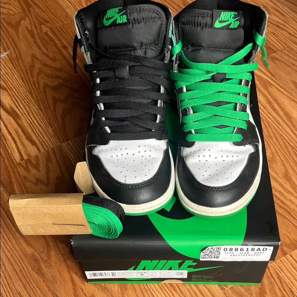 Nike Air Jordan Retro High OG Black/Lucky Green/White Sneakers Size M6